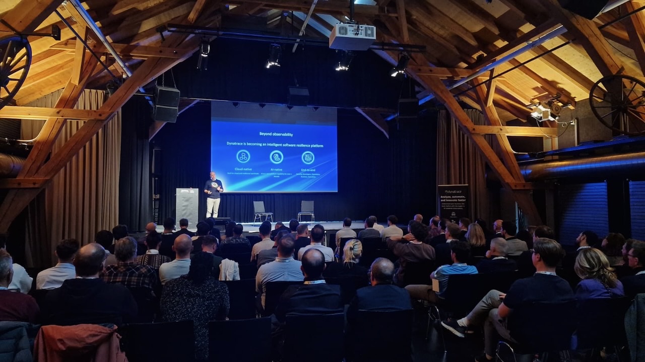 Milan on stage in front of a full room, giving a keynote at the Dynatrace Swiss Summit